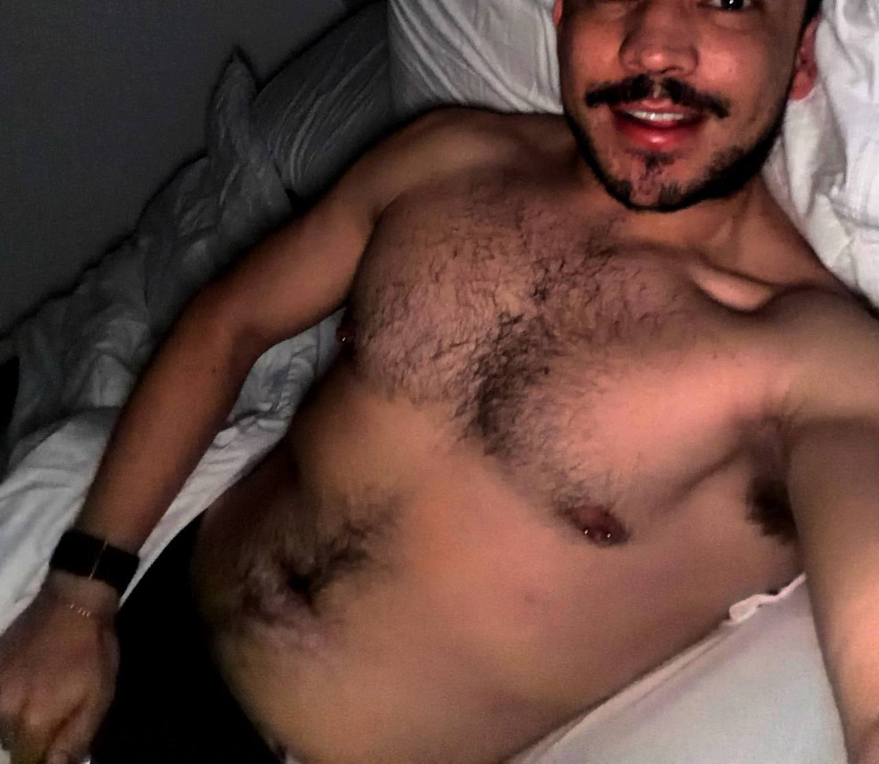 My pathetic fag from France who loves his bf