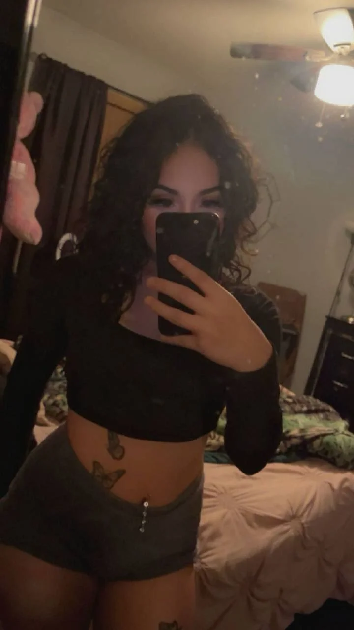 19 y/o sister leaked from icloud